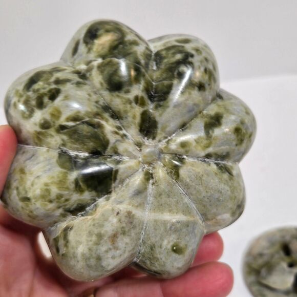 Vintage hand Carved Green Soapstone Bird On leaves Trinket Box 3" tall Stone - Picture 6 of 8